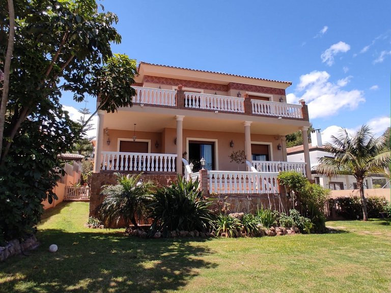 Villa for Sale in Sierrezuela, Malaga 5