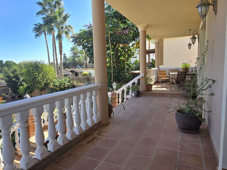 Villa for Sale in Sierrezuela, Malaga 9