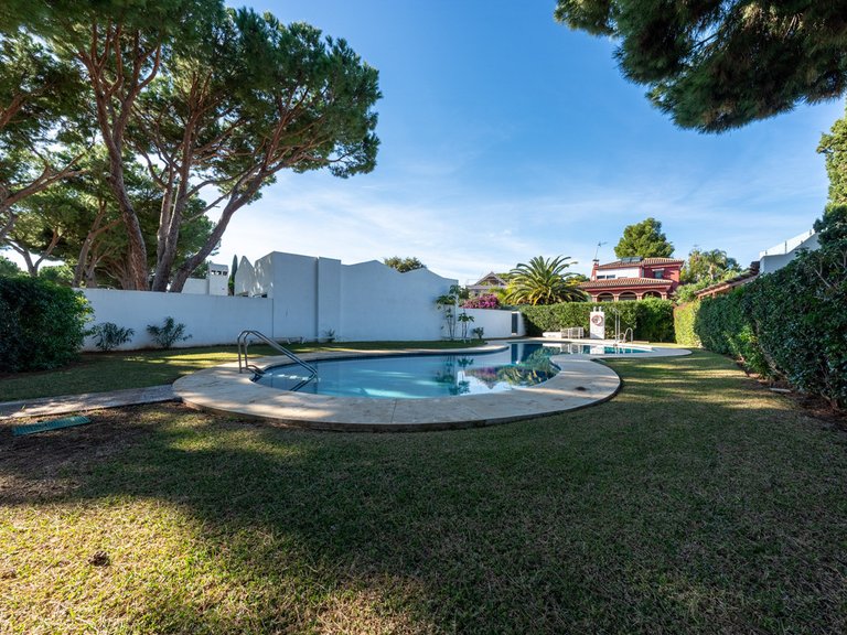 Villa for Sale in Hacienda Las Chapas, Malaga 41