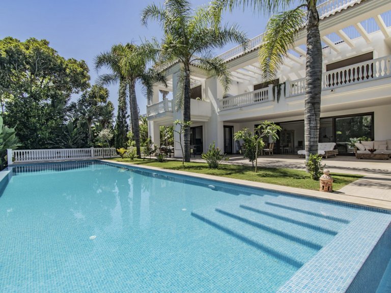 Villa for Sale in Guadalmina Baja, Malaga 10