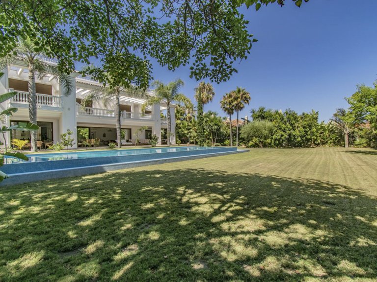 Villa for Sale in Guadalmina Baja, Malaga 18