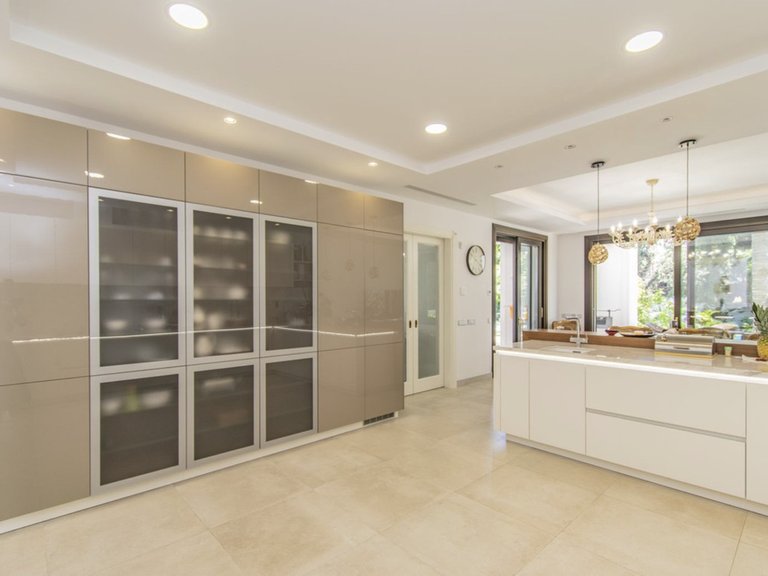 Villa for Sale in Guadalmina Baja, Malaga 24