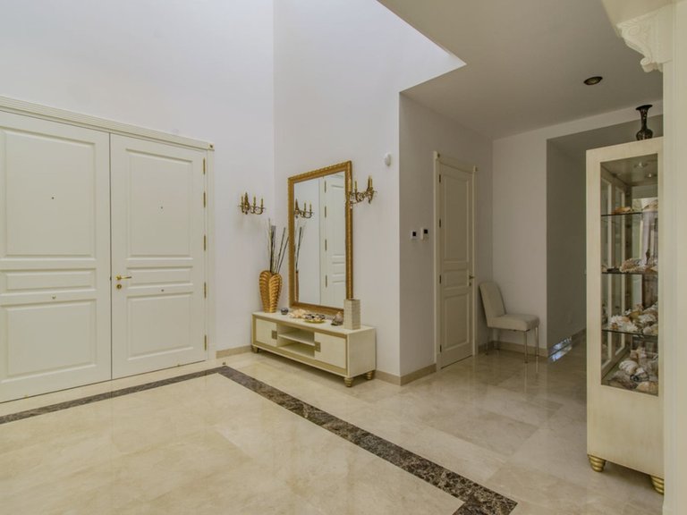 Villa for Sale in Guadalmina Baja, Malaga 27