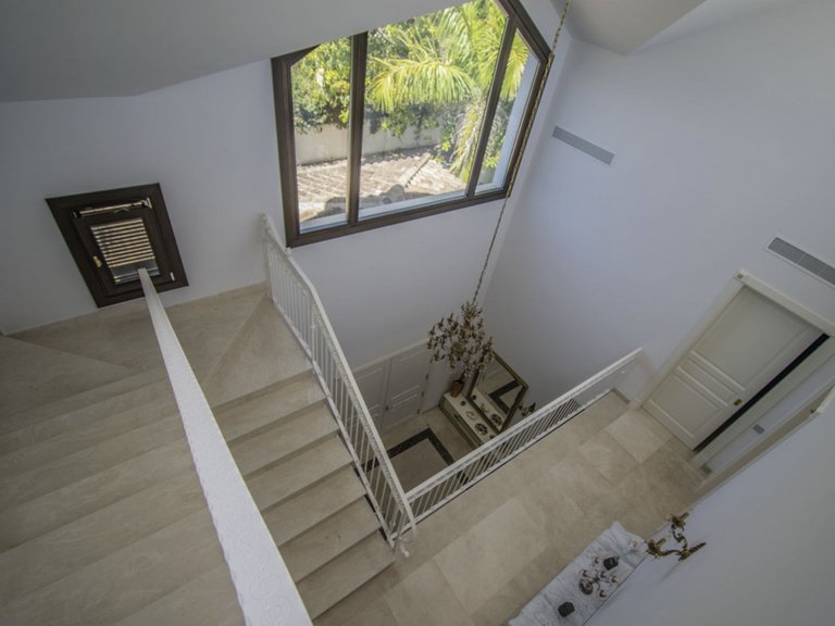 Villa for Sale in Guadalmina Baja, Malaga 28