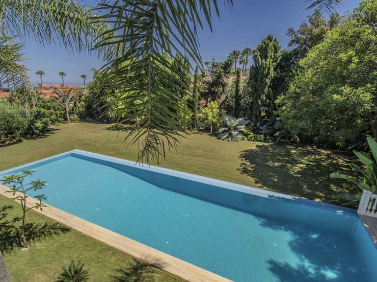 Villa for Sale in Guadalmina Baja, Malaga 31