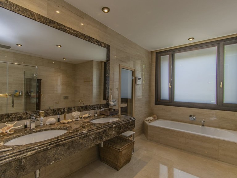 Villa for Sale in Guadalmina Baja, Malaga 34