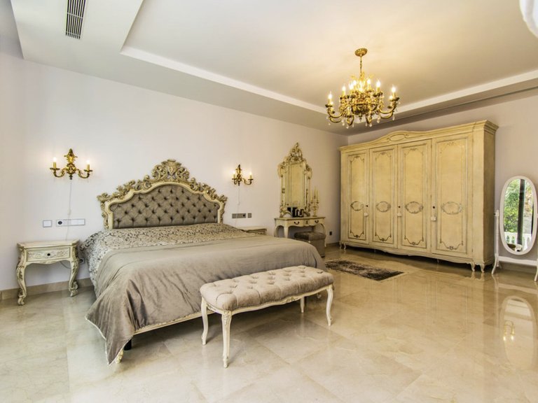 Villa for Sale in Guadalmina Baja, Malaga 36
