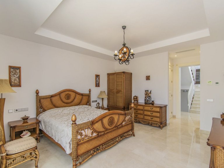 Villa for Sale in Guadalmina Baja, Malaga 37