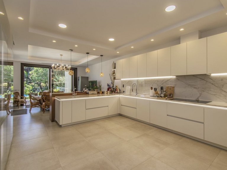 Villa for Sale in Guadalmina Baja, Malaga 4
