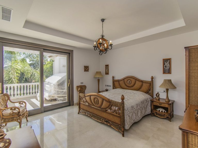 Villa for Sale in Guadalmina Baja, Malaga 41