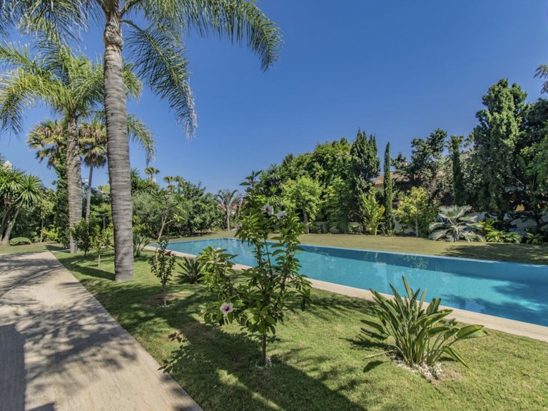 Villa for Sale in Guadalmina Baja, Malaga 59
