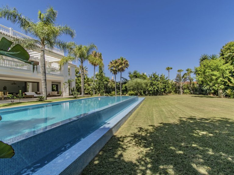Villa for Sale in Guadalmina Baja, Malaga 60