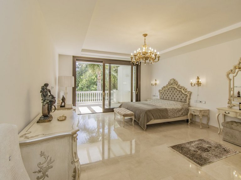Villa for Sale in Guadalmina Baja, Malaga 7