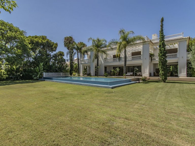 Villa for Sale in Guadalmina Baja, Malaga 8