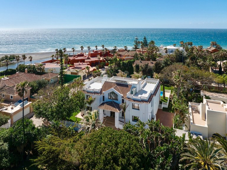 Villa for Sale in Guadalmina Baja, Malaga 9