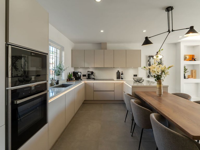 Villa for Sale in Nueva Andalucía, Malaga 10