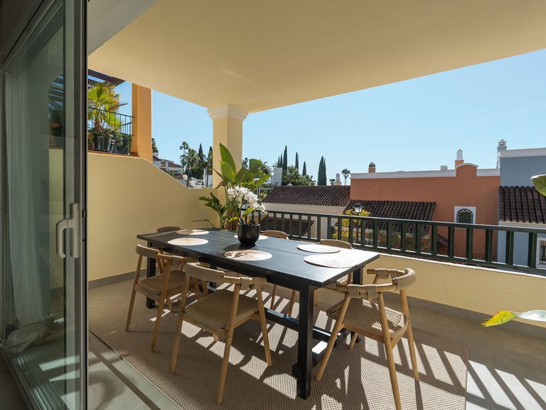 Villa for Sale in Nueva Andalucía, Malaga 18