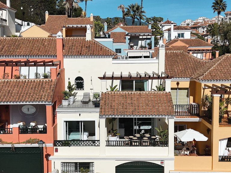 Villa for Sale in Nueva Andalucía, Malaga 2