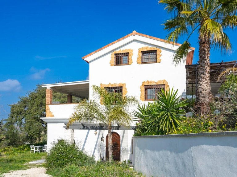 Villa for Sale in Coín, Malaga 3