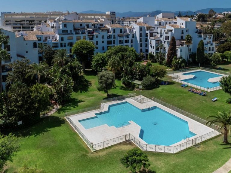 Apartment for Sale in Puerto Banús, Malaga 1