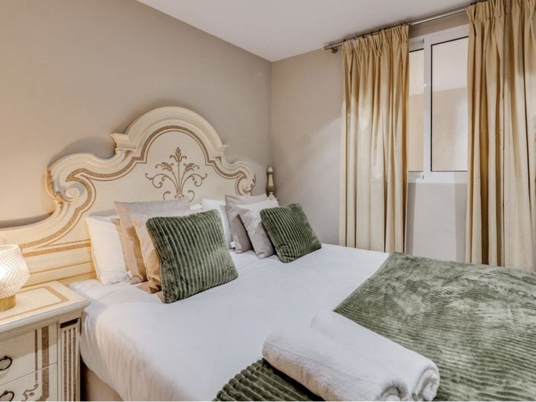 Apartment for Sale in Puerto Banús, Malaga 11