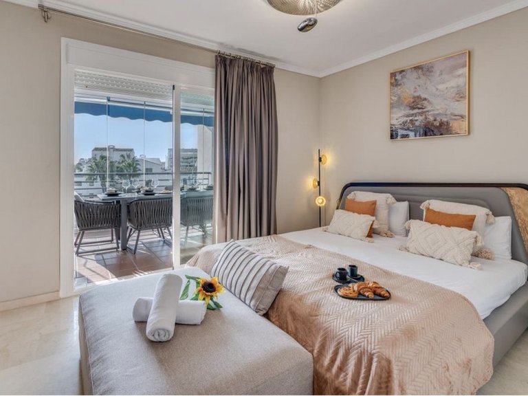 Apartment for Sale in Puerto Banús, Malaga 12
