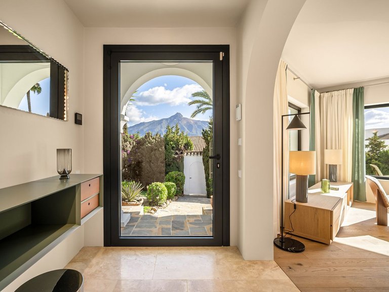Villa for Sale in Nueva Andalucía, Malaga 12