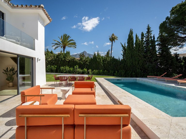 Villa for Sale in Nueva Andalucía, Malaga 18
