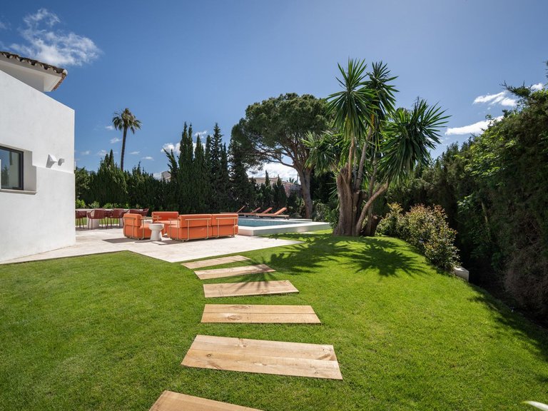 Villa for Sale in Nueva Andalucía, Malaga 19