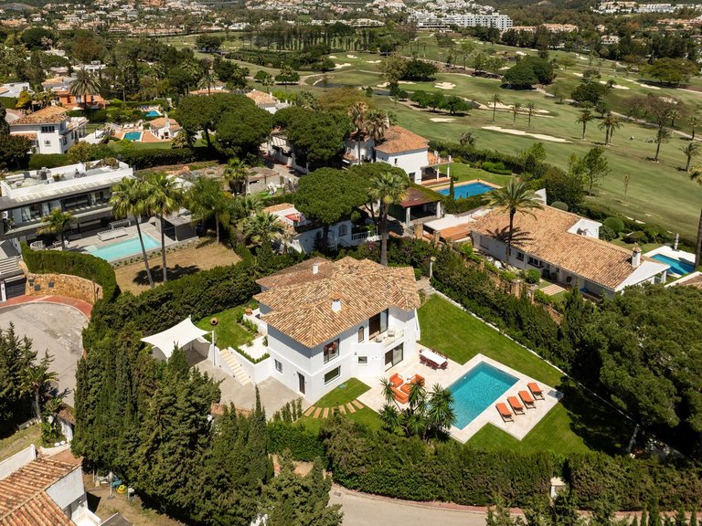 Villa for Sale in Nueva Andalucía, Malaga 23