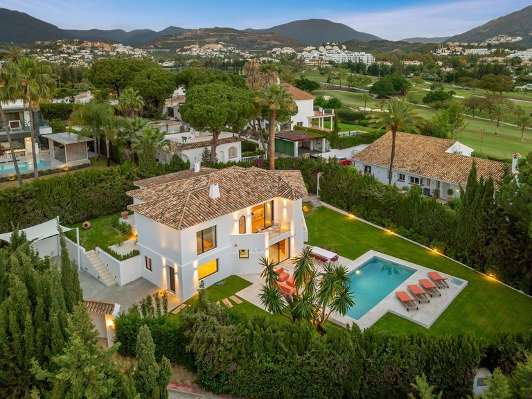 Villa for Sale in Nueva Andalucía, Malaga 33