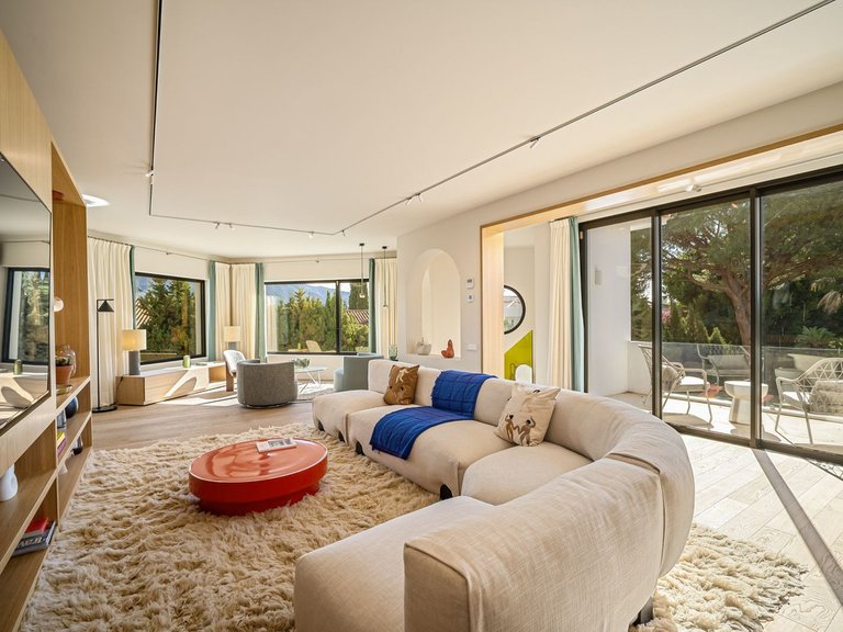 Villa for Sale in Nueva Andalucía, Malaga 5