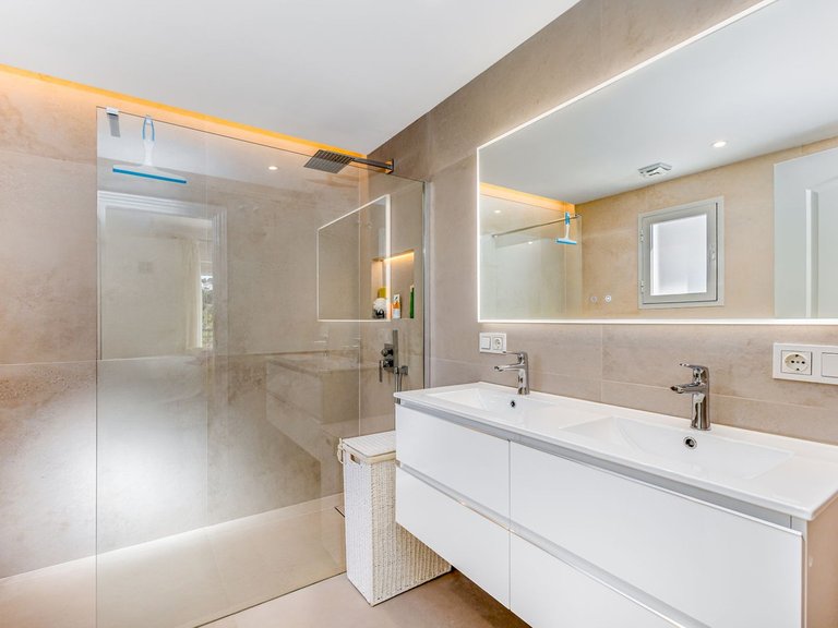 Villa for Sale in Alhaurin Golf, Malaga 17