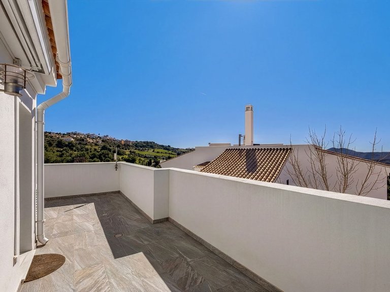 Villa for Sale in Alhaurin Golf, Malaga 25