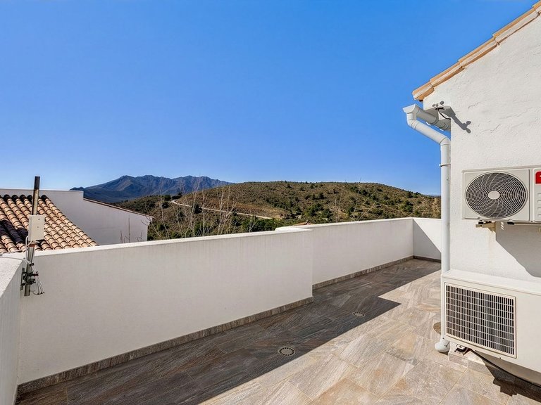 Villa for Sale in Alhaurin Golf, Malaga 26