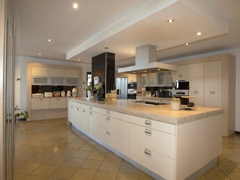 Villa for Sale in Artola, Malaga 18