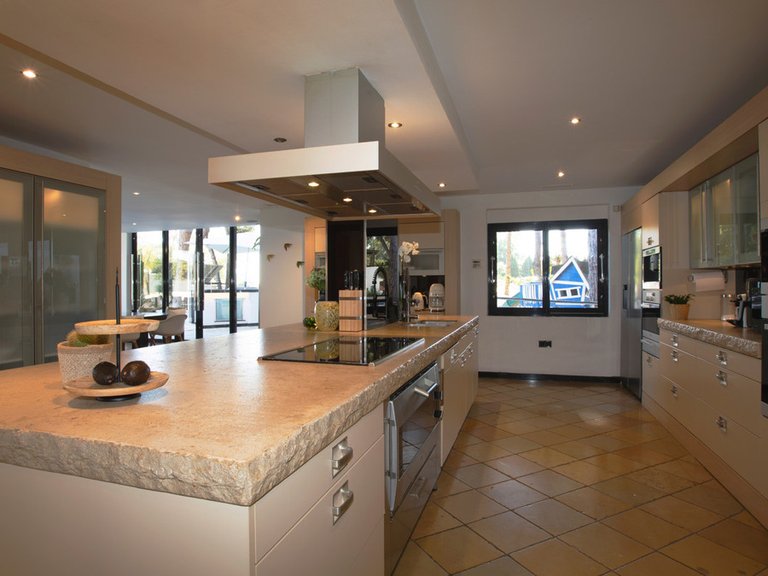 Villa for Sale in Artola, Malaga 19