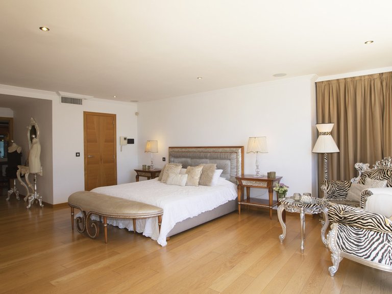 Villa for Sale in Artola, Malaga 23
