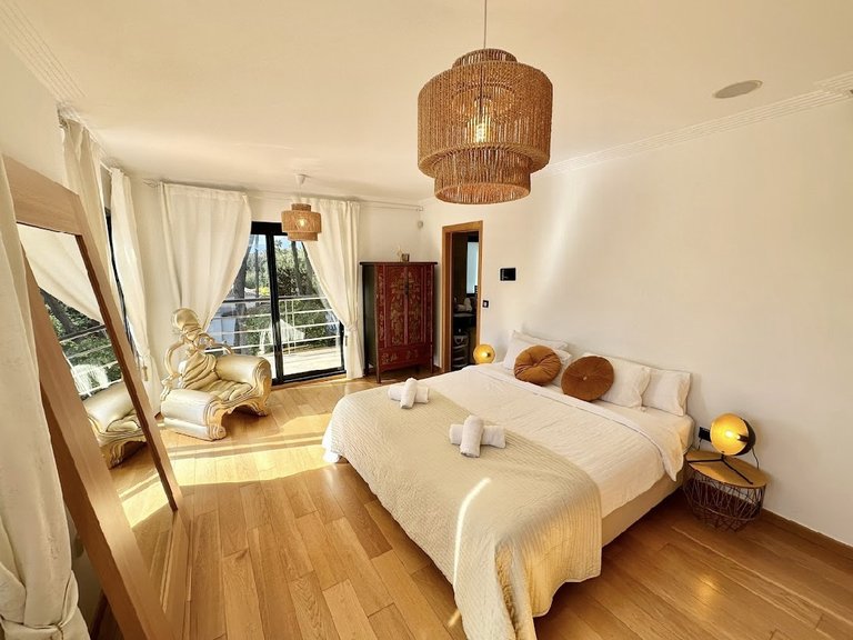 Villa for Sale in Artola, Malaga 29