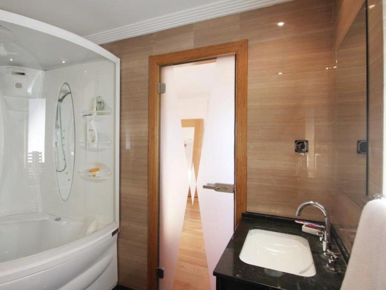 Villa for Sale in Artola, Malaga 30