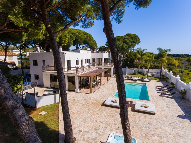 Villa for Sale in Artola, Malaga 43
