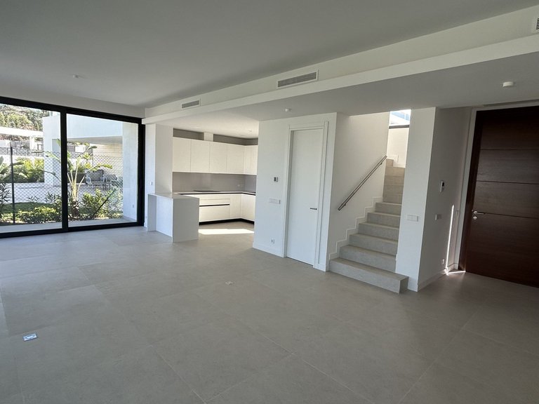 Villa for Sale in Río Real, Malaga 8