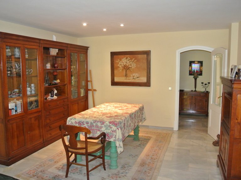 Apartment for Sale in The Golden Mile, Malaga 4