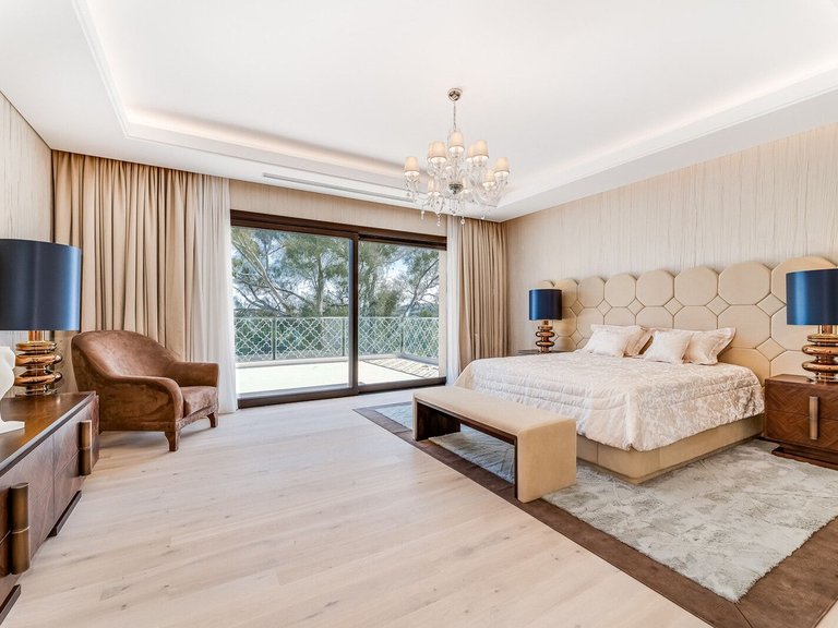 Villa for Sale in Nueva Andalucía, Malaga 11