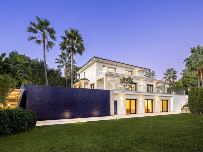 Villa for Sale in Nueva Andalucía, Malaga 16