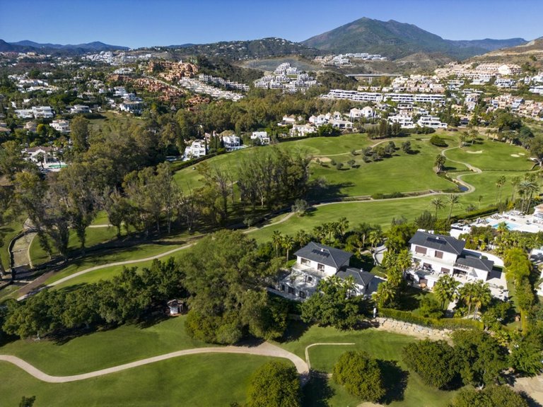 Villa for Sale in Nueva Andalucía, Malaga 30