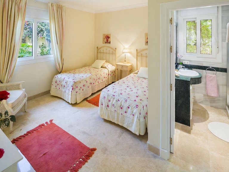 Villa for Sale in Elviria, Malaga 10