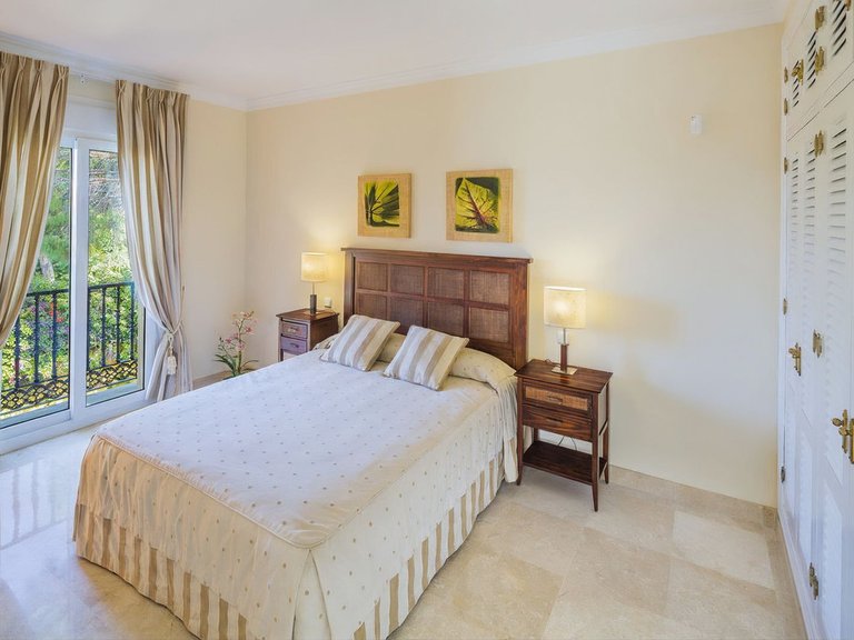 Villa for Sale in Elviria, Malaga 11
