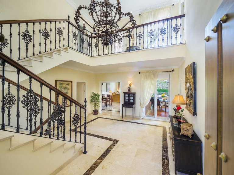Villa for Sale in Elviria, Malaga 3