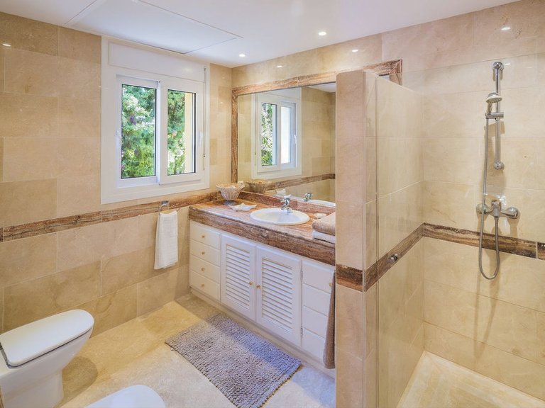 Villa for Sale in Elviria, Malaga 9